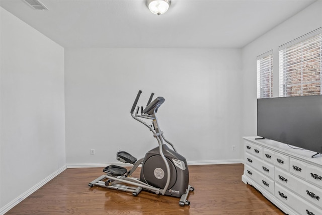 1124 Ginger Trl, Desoto, TX 75115 - workout room with baseboards, wood finished floors, and visible vents