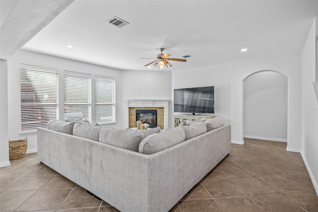 1124 Ginger Trl, Desoto, TX 75115 - tiled living room featuring a ceiling fan, baseboards, and recessed lighting