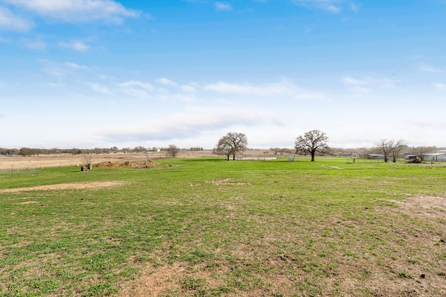 view of yard featuring a rural view