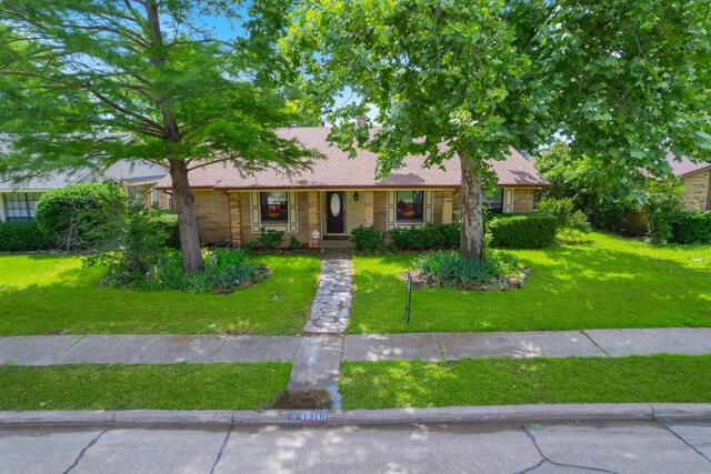 1318 Westpark Dr, Garland, TX 75040 - ranch-style home with a front lawn
