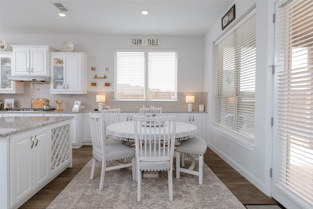 1628 Eleanor Dr, Fort Worth, TX 76052 - dining area with wood finished floors and recessed lighting