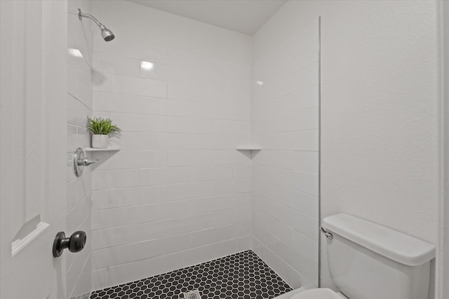 14514 Seagoville Rd, Dallas, TX 75253 - bathroom featuring toilet and tiled shower