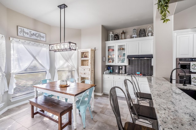 dining area with a notable chandelier and baseboards