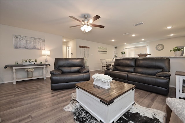 living room with wood finished floors, a ceiling fan, visible vents, baseboards, and recessed lighting