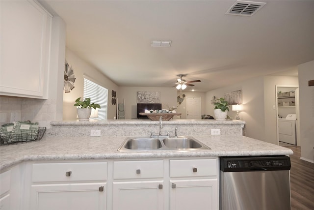 kitchen with visible vents, a ceiling fan, a sink, stainless steel dishwasher, and open floor plan