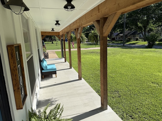 1704 S Houston St, Kaufman, TX 75142 - porch with a lawn
