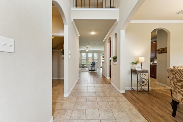 1605 Tahoe Trl, Prosper, TX 75078 - foyer featuring crown molding, visible vents, baseboards, ceiling fan, and light wood-type flooring