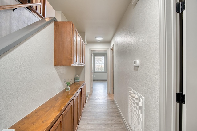 237 Runaway Bay Dr, Runaway Bay, TX 76426 - bathroom featuring wood finished floors, shower / bath combination with curtain, toilet, vanity, and a textured ceiling