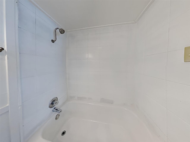 bathroom with shower / bathtub combination