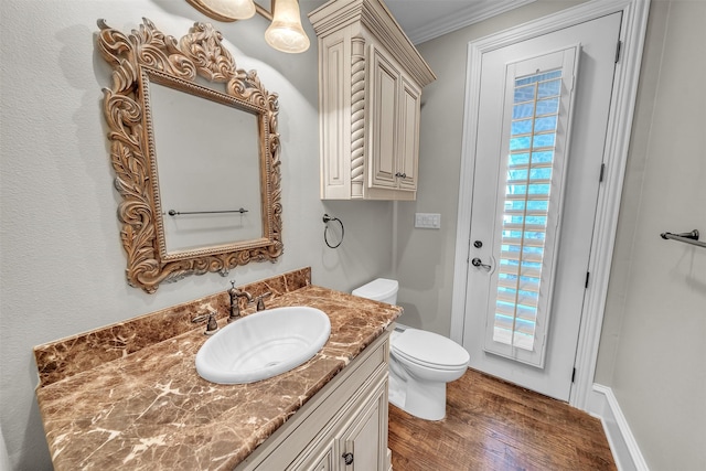 2909 Canyon Creek Dr, Sherman, TX 75092 - bathroom with wood finished floors, vanity, and ornamental molding