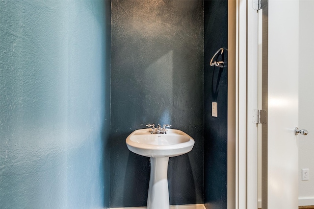 3800 Holland Ave Unit 1, Dallas, TX 75219 - view of bathroom