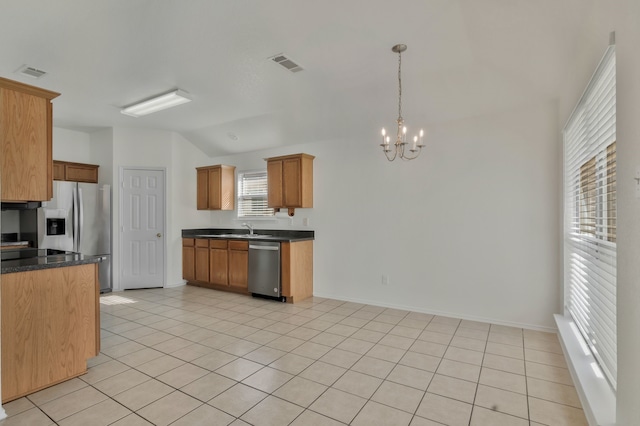 kitchen with a sink, visible vents, a notable chandelier, and appliances with stainless steel finishes