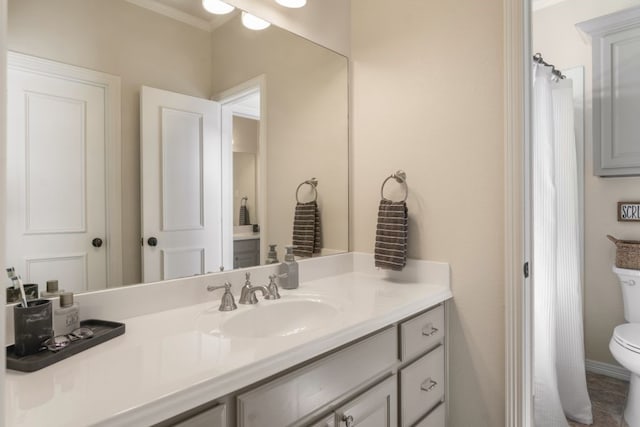 156 Stoneleigh Dr, Heath, TX 75032 - full bath with toilet, vanity, and ornamental molding