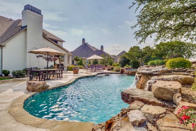 156 Stoneleigh Dr, Heath, TX 75032 - view of swimming pool with a patio area and a pool with connected hot tub