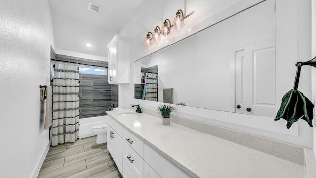 full bathroom featuring visible vents, baseboards, toilet, shower / bath combination with curtain, and vanity