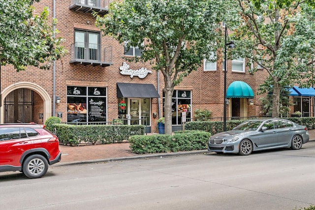 view of front facade with brick siding