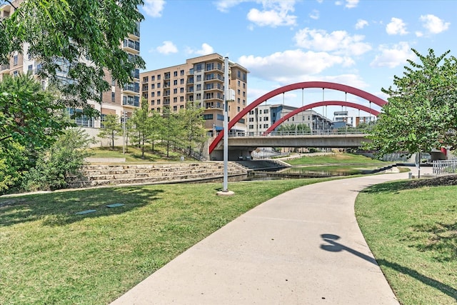 view of property's community featuring a lawn