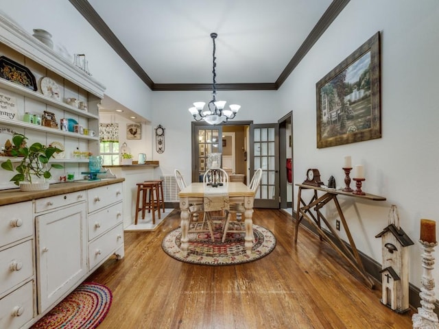 932 Williams St, Rockwall, TX 75087 - dining space featuring a chandelier, crown molding, and wood finished floors
