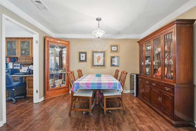 3433 Lawndale Ave, Fort Worth, TX 76133 - dining space with visible vents, baseboards, and dark wood-style flooring