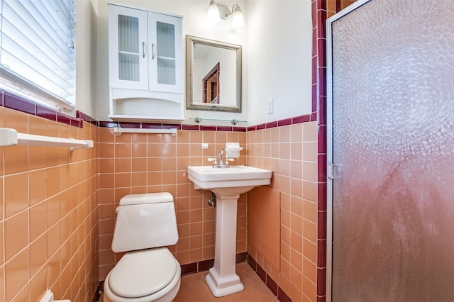 2645 Woodmere Dr, Dallas, TX 75233 - full bath with a sink, a shower stall, wainscoting, tile walls, and toilet