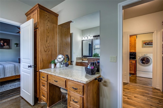 950 Rs County Road 1520, Point, TX 75472 - bathroom featuring washer / dryer, ensuite bath, and wood finished floors