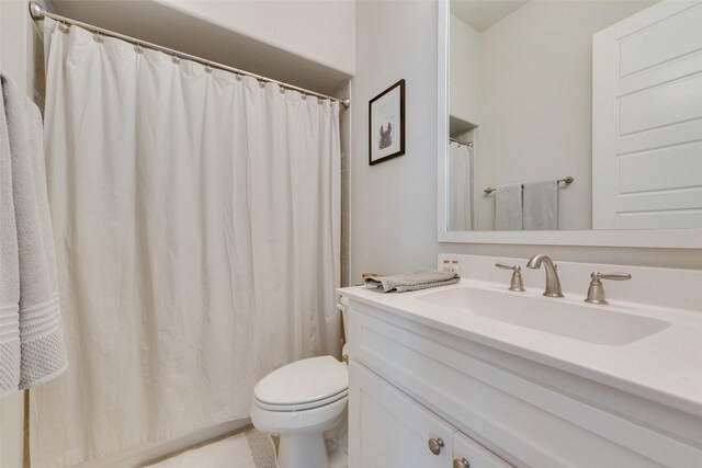 4406 Ravenbank Dr, Rockwall, TX 75087 - full bath featuring curtained shower, toilet, and vanity