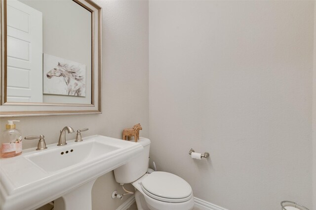 4406 Ravenbank Dr, Rockwall, TX 75087 - bathroom with a sink, baseboards, and toilet