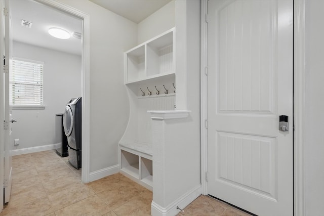 mudroom with light tile patterned floors, visible vents, washer / clothes dryer, and baseboards