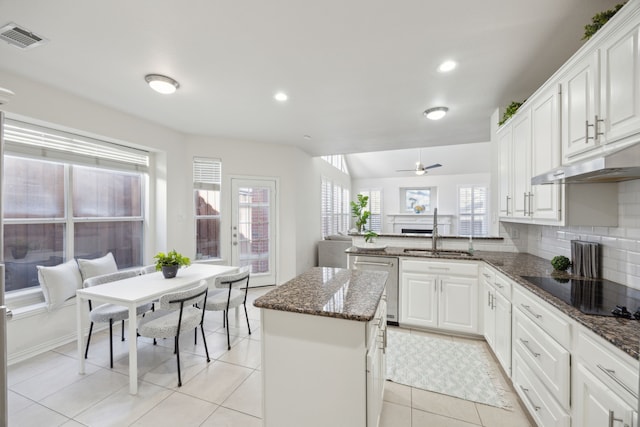 kitchen featuring visible vents, a sink, backsplash, black electric cooktop, and dishwasher