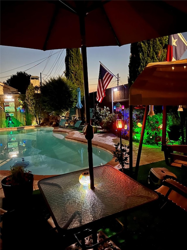 900 Crest Ridge Ct, Irving, TX 75061 - outdoor pool with a patio area