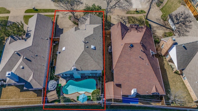 900 Crest Ridge Ct, Irving, TX 75061 - aerial view of property and surrounding area featuring property boundaries highlighted and a pool