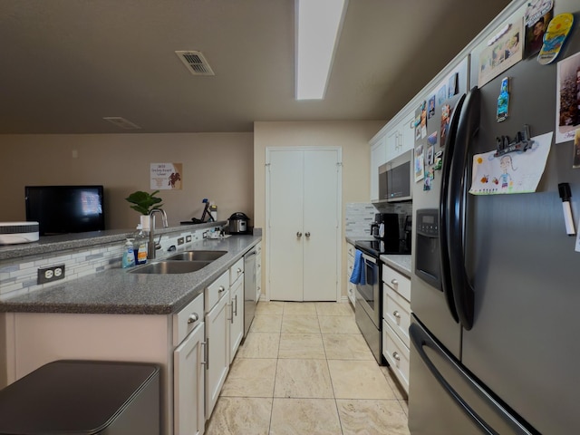 5828 Giddyup Ln, Fort Worth, TX 76179 - kitchen featuring visible vents, a sink, appliances with stainless steel finishes, white cabinetry, and backsplash