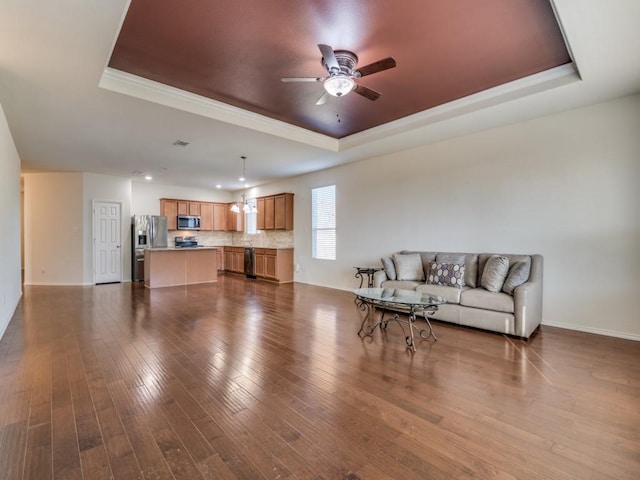 2232 Heaton St, Forney, TX 75126 - living area featuring a tray ceiling, a ceiling fan, dark wood-style flooring, baseboards, and recessed lighting