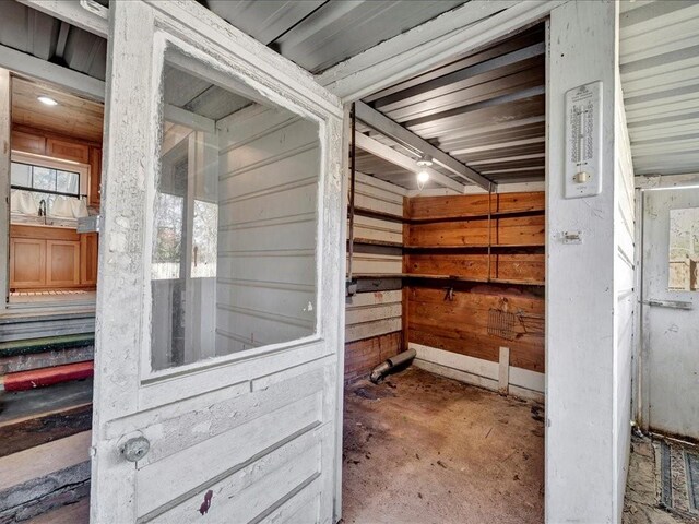 1402 Murphy Ave, Lufkin, TX 75904 - stable with a sink