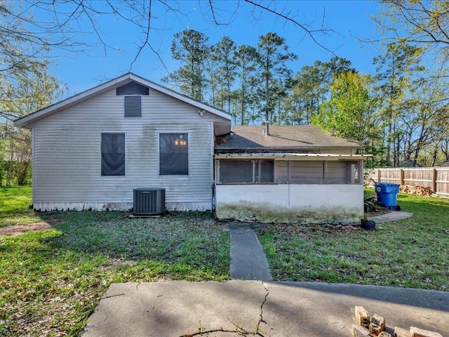 1402 Murphy Ave, Lufkin, TX 75904 - view of front of house featuring central air condition unit