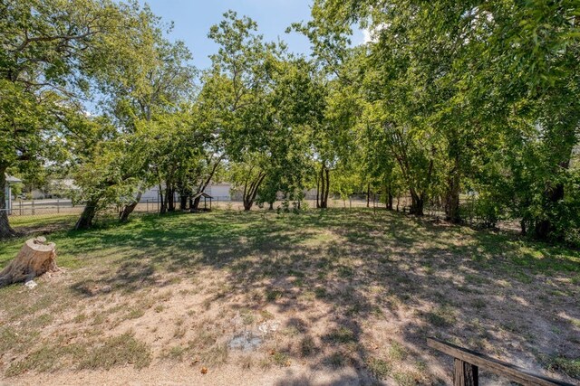 102 E Robertson Ave, Copperas Cove, TX 76522 - view of yard featuring fence