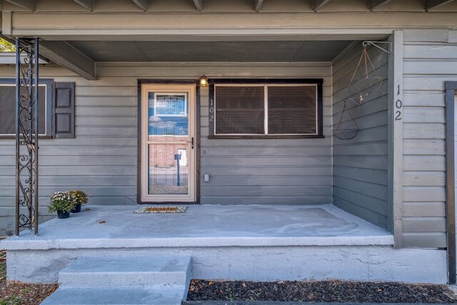 102 E Robertson Ave, Copperas Cove, TX 76522 - property entrance with a porch