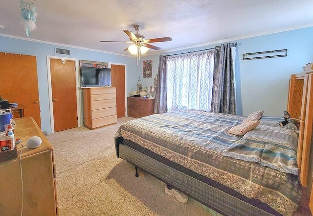 3833 Huaco Ln, Waco, TX 76710 - bedroom featuring light carpet, crown molding, and ceiling fan