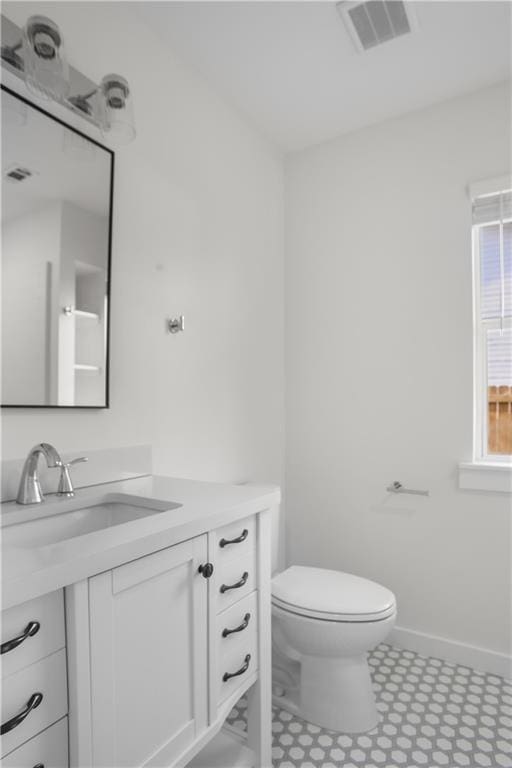 3801 Cumberland Ave, Waco, TX 76707 - bathroom featuring tile patterned floors, visible vents, toilet, baseboards, and vanity