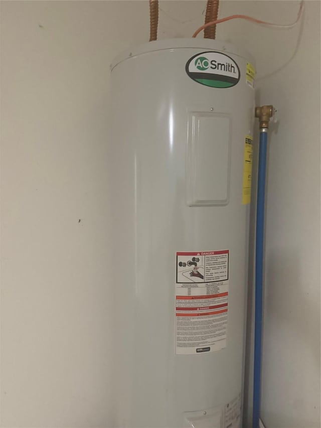 105 Wildcat Dr, Waco, TX 76705 - utilities featuring electric water heater