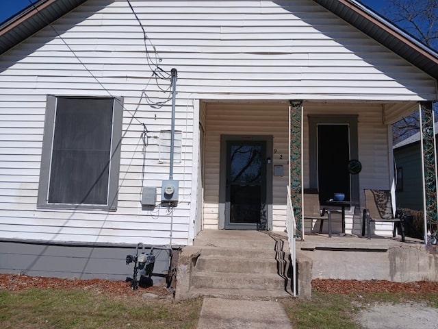921 Preston St, Waco, TX 76704 - view of exterior entry featuring a porch