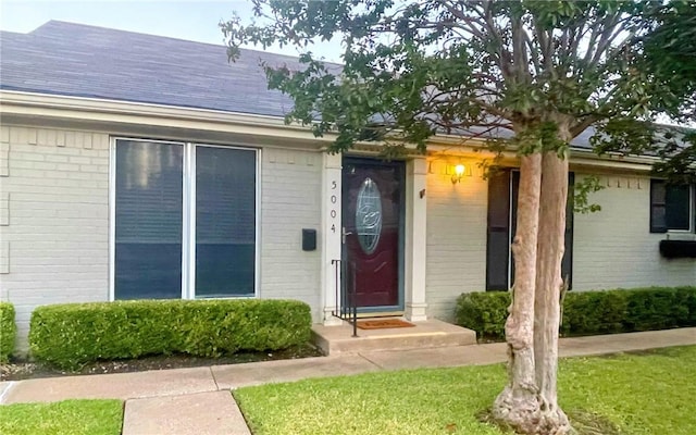 5004 Lakeshore Dr, Waco, TX 76710 - entrance to property featuring brick siding