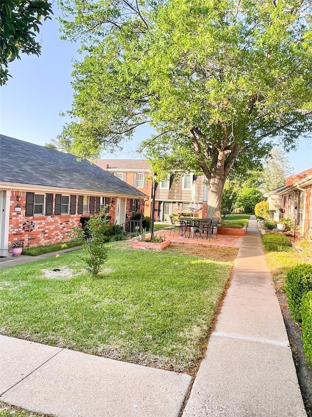 5004 Lakeshore Dr, Waco, TX 76710 - view of yard with a patio area