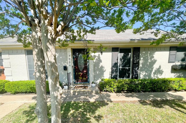 5004 Lakeshore Dr, Waco, TX 76710 - doorway to property featuring cooling unit and brick siding