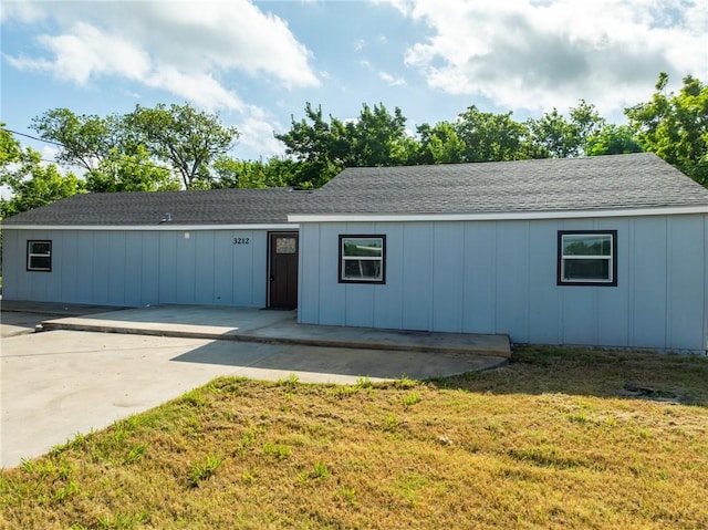 3212 Robinson Rd, Waco, TX 76706 - ranch-style home featuring a front yard, a patio, and roof with shingles
