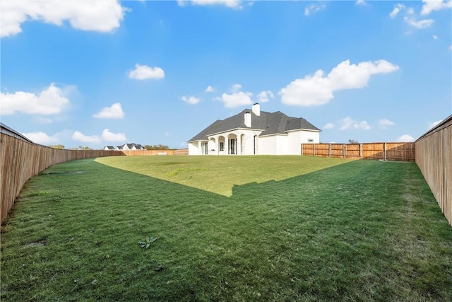 view of yard featuring a fenced backyard