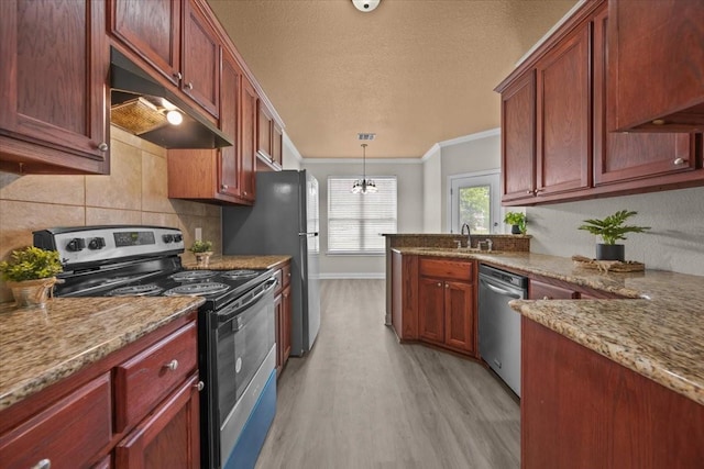 187 Ashland Dr, Woodway, TX 76712 - kitchen featuring crown molding, under cabinet range hood, a sink, light wood-style flooring, and appliances with stainless steel finishes