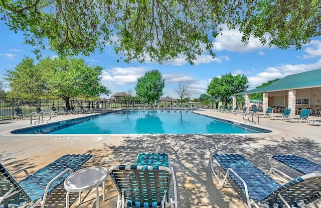 304 Chamberly Rd, Waco, TX 76712 - community pool featuring fence and a patio
