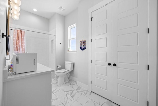 1215 Ropers Alley Rd, Belton, TX 76513 - bathroom with curtained shower, baseboards, toilet, and marble finish floor
