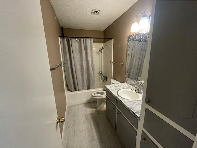 5505 Tennyson Dr, Waco, TX 76710 - full bath with visible vents, toilet, vanity, shower / bath combo, and a textured ceiling
